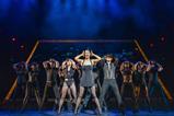 The full cast of Chicago in the 2021 international tour