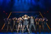 The full cast of Chicago in the 2021 international tour