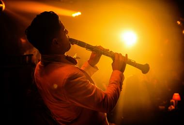 Performer at immersive 58th Street in London