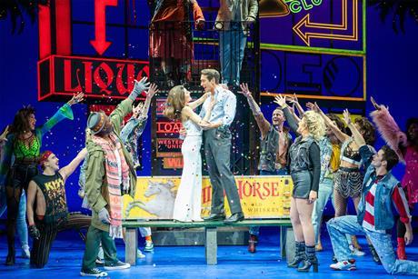 Cast of Pretty Woman: The Musical tour on stage