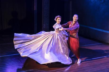 Annalene Beechey (Anna Lenowens) and Darren Lee (King of Siam) in the King and I tour