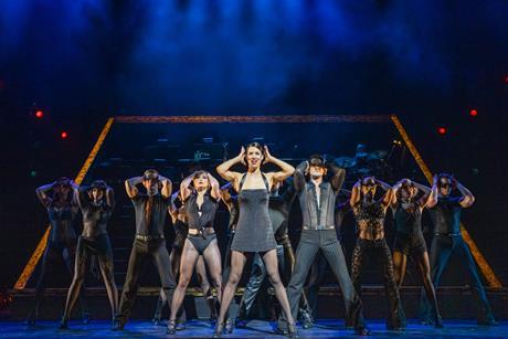 The full cast of Chicago in the 2021 international tour