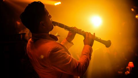 Performer at immersive 58th Street in London