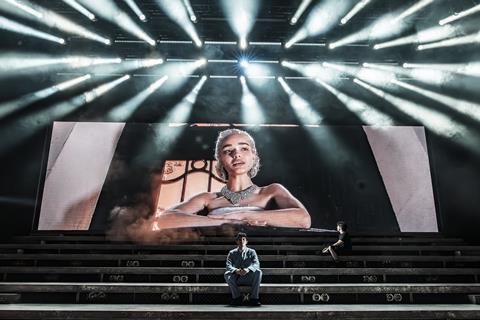 Rachel Zegler (Eva Perón) & James Olivas (Juan Perón) in Evita.
