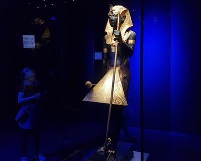 Tutankhamun Treasures of the Golden Pharaoh exhibition the Guardian statue (2)