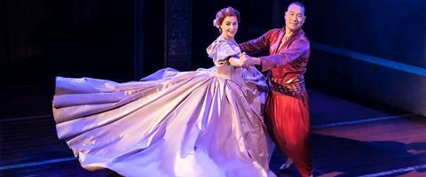 Annalene Beechey (Anna Lenowens) and Darren Lee (King of Siam) in the King and I tour