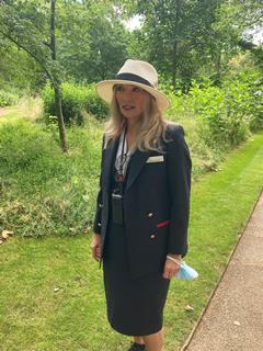 Mandy Komlosy tour guide at Buckingham Palace