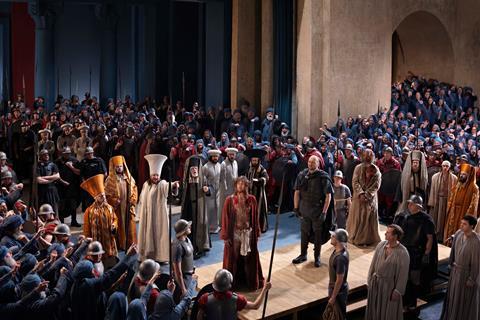 People performing the condemning of Christ