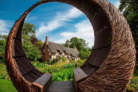 The Moon Seat at Anne Hathaway's Cottage. Credit%3A Shakespeare's Birthplace Trust. 