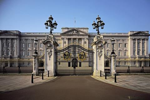 Buckingham Palace gates (Andrew Holt)