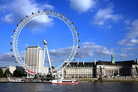 Wide shot of the London Eye