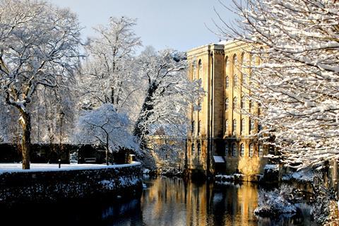 Snowy scene of the river in Bradford on Avon